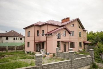 The semi-detached house with its own land and garage in the Ivano-Frankivsk sleeping disdrict