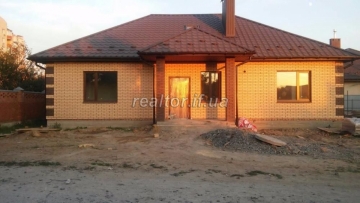 Одноповерховий новий будиночок в Вовчинцях під ремонт