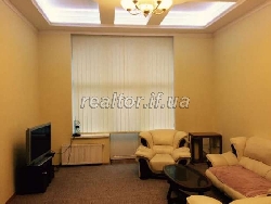 Renting an apartment in the city center near the fountain