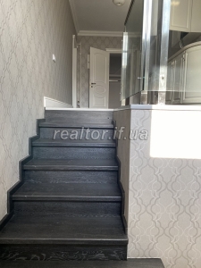 Rent a semi-detached house with a separate entrance in the city center on Tarnavskoho Street