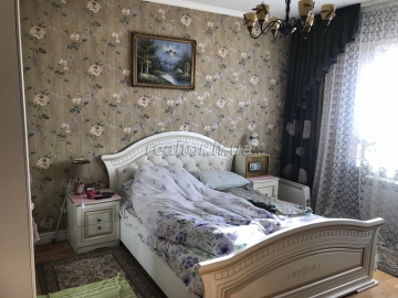 Особняк в Крихівцях з частковим ремонтом тиха вулиця