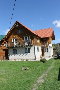 Особняк в Микуличині з ремонтом для життя або під бізнес