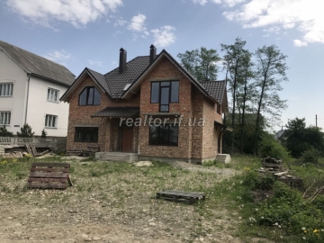 Особняк в Опришівцях в стані сирця