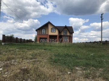 Особняк в Старому Лисці біля річки з чуовим краєвидом