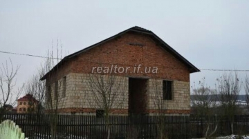 Особняк в Старому Лисці коробка на початку села, дуже гарне місцерозташування