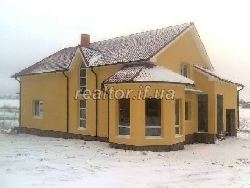 Mansion in der Nähe der Autobahn Kalusch