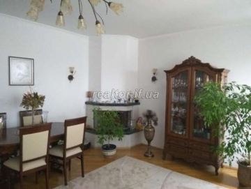 Продам квартиру по вулиці Целевича з діючим каміном