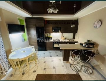 Продается 2 комнатная двухуровневая квартира с ремонтом мебелью и техникой в ​​Калиновой Слободе.