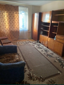 Продается 1 комнатная квартира малосемейного типа по улице Набережная.