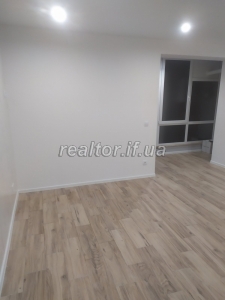 1-Zimmer-Wohnung zum Verkauf im Stadtzentrum mit Renovierung in der Wohnanlage Knyaginin