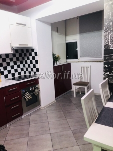 Zu verkaufen: 1-Zimmer-Wohnung mit großer Fläche, umgeplant in eine Zwei-Zimmer-Wohnung in der Halytska-Straße