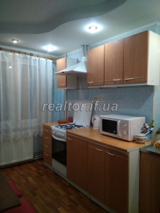 1-Zimmer-Wohnung zum Verkauf mit Möbeln und Geräten in der Mykolaychuk-Straße