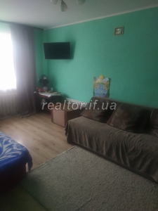For sale 1 room apartment with a spacious kitchen on the street of the Republic