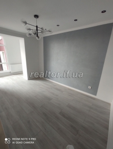 In der Vysochana-Straße im Wohnkomplex Mistechko Tsentralne steht eine renovierte 1-Zimmer-Wohnung zum Verkauf