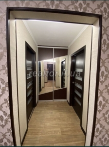 Продается 2 комнатная квартира с ремонтом по улице Богдана Хмельницкого.