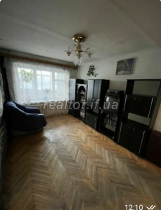Unrenovierte 2-Zimmer-Wohnung zum Verkauf im zentralen Teil der Stadt in der Halytska-Straße