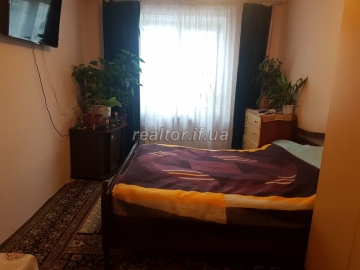 Продається 2 кімнатна квартира більшої площі по вулиці Хіміків в районі Пасічна