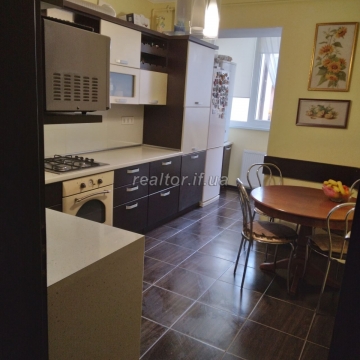 A 2-room apartment for sale on a low floor in Klyuchniy lane