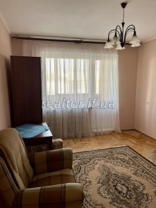 Продається 2 кімнатна квартира в ганому жилому стані по вулиці Миколайчука