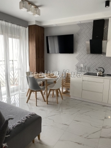 Eine 2-Zimmer-Wohnung zum Verkauf in einem neuen Wohngebäude in der Dovzhenka-Straße