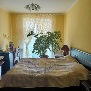 In einem neuen Wohnhaus in der Pasichna-Straße steht eine 2-Zimmer-Wohnung zum Verkauf