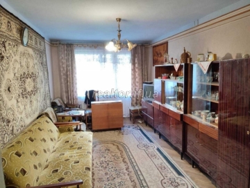 A 2-room apartment is for sale in a panel building on Bohdan Khmelnytskyi street