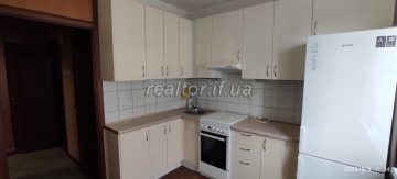 Zum Verkauf steht eine 2-Zimmer-Wohnung in einem Plattenbau in der Stusa-Straße