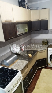 Продається 2 кімнатна квартира в цегляному будинку у жилому стані по вулиці Пасічна