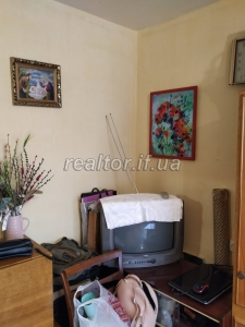 Продається 2 кімнатна квартира в затишному районі по вулиці Карпатська в районі університету Нафти і газу