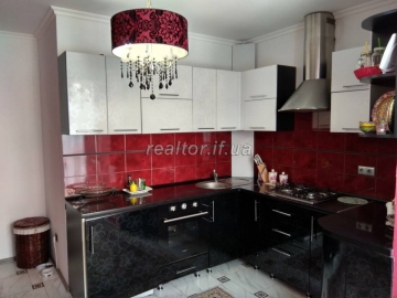 For sale 2 bedroom apartment with a garage in the house on Halytska Street in Pasichna district