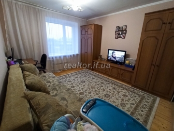 Продається 2 кімнатна квартира з косметичним ремонтом по вулиці Мазепи в районі школи 23