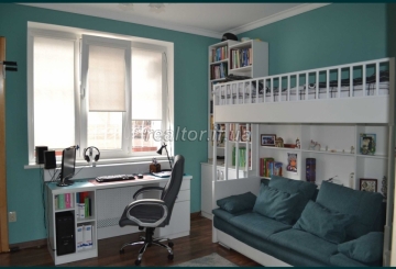 Продается 2-комнатная квартира с мебелью гаражом и с частными подворьями по улице Волчинецкой