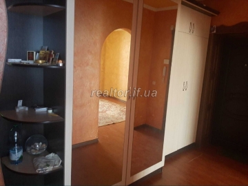 2-Zimmer-Wohnung zum Verkauf mit Renovierung und Möbeln in der Fedkovycha-Straße