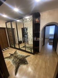 2 bedroom apartment for sale with renovation, furniture and appliances on Fedkovycha Street