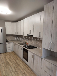Продается 2 комнатная квартира с ремонтом в новом жилом комплексе по улице Ивасюка.