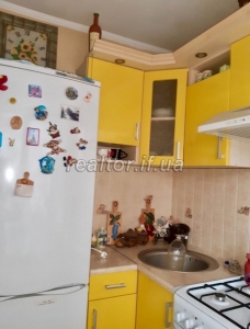 Продається 2 кімнатна квартира з яскравою кухнею по вулиці Галицька в районі музичної школи №3