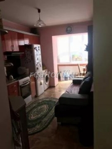 Zu verkaufen 2-Zimmer-Wohnung mit einer gemütlichen Terrasse in der Klyucheniy Lane
