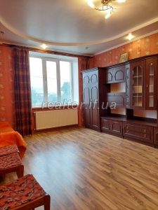 Продается 3 комнатная квартира на низком этаже по улице Пасичная.