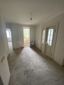 3-room apartment for sale under renovation on Trolleybusna Street