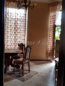 Продається 3 кімнатна квартира поблизу центрального фонтану по вулиці Бачинського