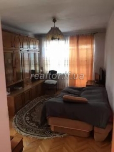 For sale 3 bedroom apartment near the center on the street Carpathian