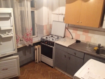 Продається 3 кімнатна квартира у затишному дворі по вулиці Берегова