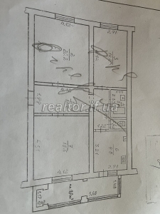 3-Zimmer-Wohnung zum Verkauf in einem zweistöckigen kleinen Wohnhaus in der Slava Stetsko Street in der Nähe des Zentrums