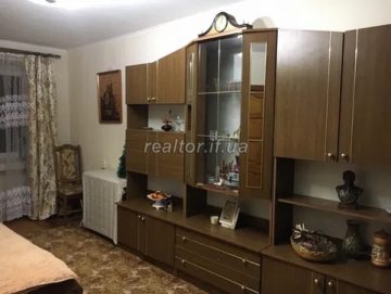 Продається 3 кімнатна квартира в гарному стані по вулиці Пулюя в районі музичної школи