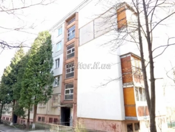 For sale 3 bedroom apartment in Pasichna district on Khimikov street