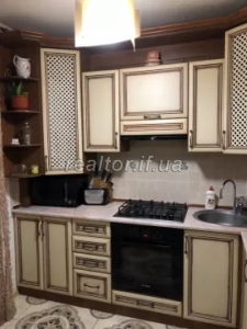 For sale 3 bedroom apartment in a quiet yard on Symonenko Street