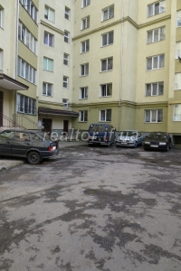 Продається 3 кімнатна квартира в тихому дворі з підвалом по вулиці Симоненка