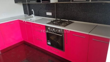For sale 3 bedroom apartment in a rented and inhabited house renovated on Pasichna street