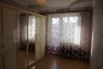 For sale 3 bedroom apartment with independent heating on Symonenko Street in the Metro area