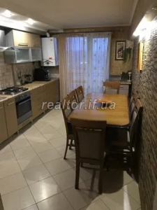 For sale 3 bedroom apartment with beautiful views on Khimikov Street in Pasichna district